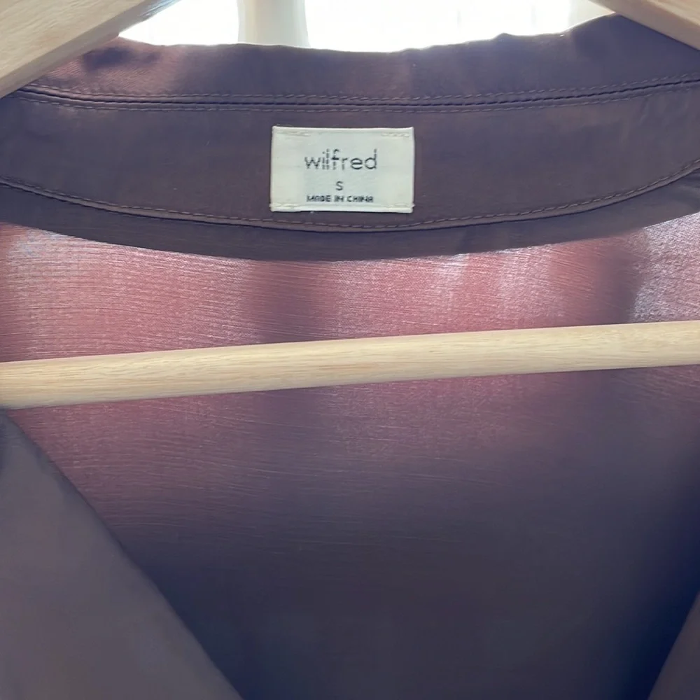 Aritzia Wilfred silky button up tie front blouse - Picture 3 of 12